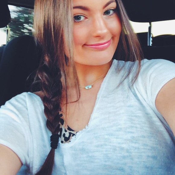 Profile Picture of Hallie Stribling (@halliestribling) on Poshmark