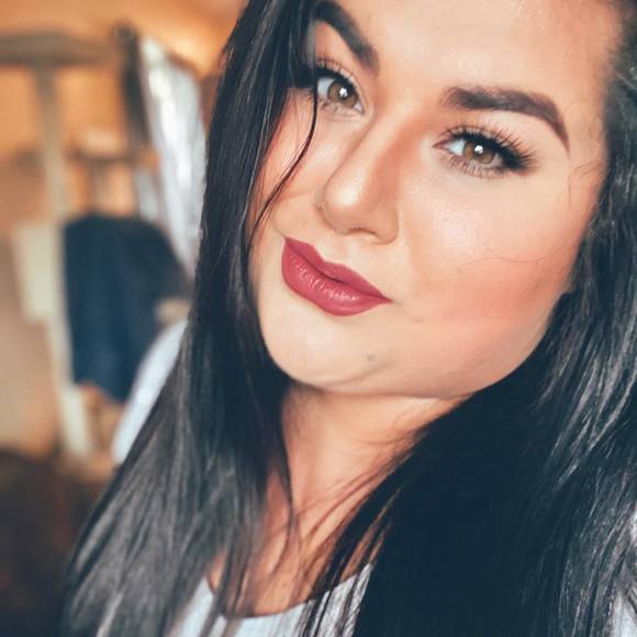 Profile Picture of Lupe Luna (@luperlittle) on Poshmark