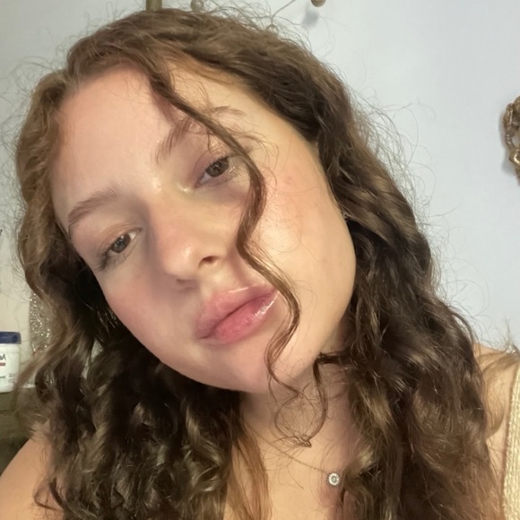 Aaliyah Jabbouri - Poshmark Profile Picture of Aaliyah Jabbouri (@aaliyahjabbouri) on Poshmark