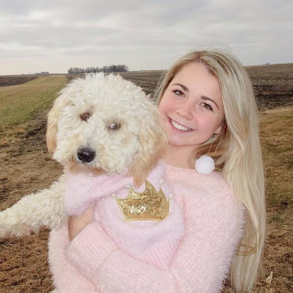 Profile Picture of Audrey Lightfoot (@audreylightfoot) on Poshmark