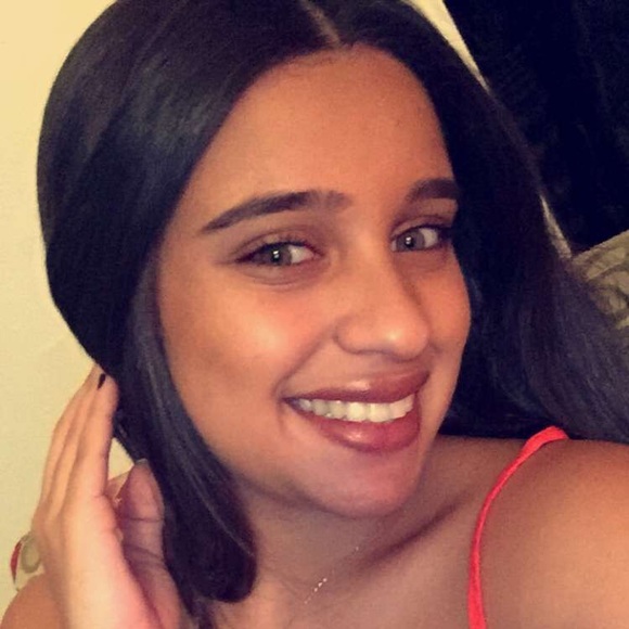 Profile Picture of Destiny Abinader (@abinaderde) on Poshmark