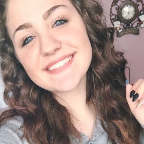 Profile Picture of Brittani Chesler (@brittaniqueen) on Poshmark