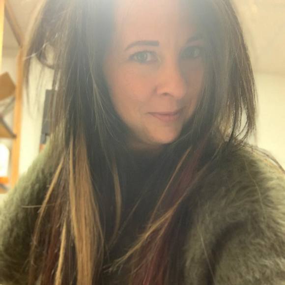 Profile Picture of Becky Vokes (@rebeccavokes) on Poshmark