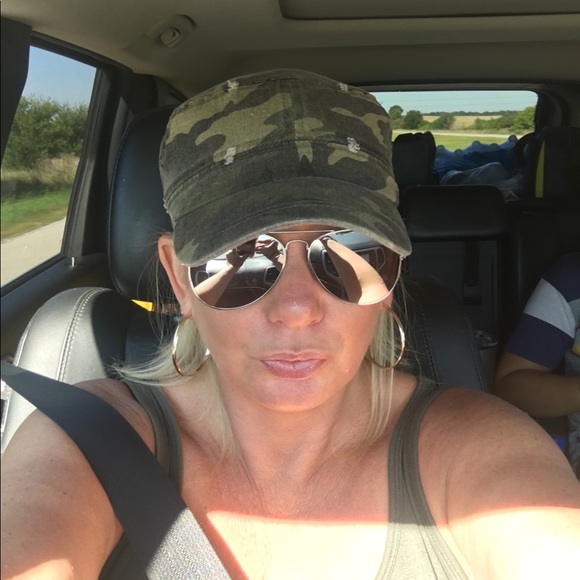 Profile Picture of Angelic Auderer (@aauderer) on Poshmark