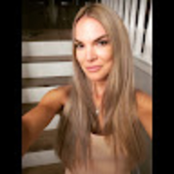 Profile Picture of Erika Sugden (@erika_sugden) on Poshmark