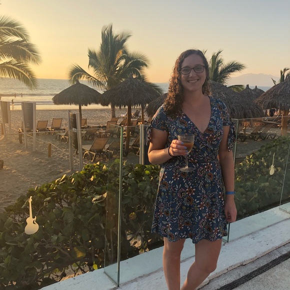 Profile Picture of Rachael Wolfson (@rwolfson619) on Poshmark