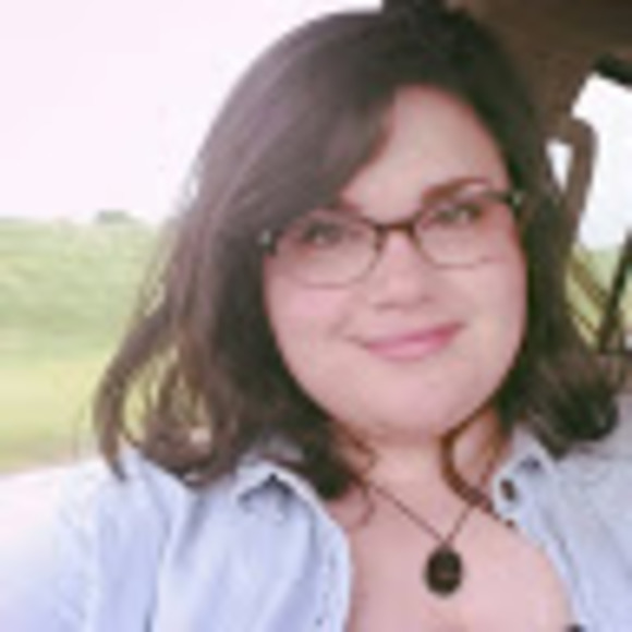 Profile Picture of Ashley Key (@ashleykey211) on Poshmark