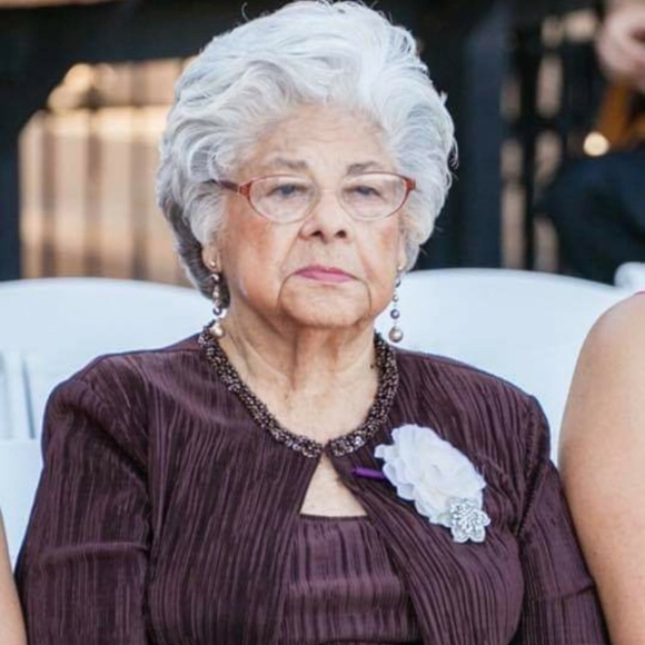 Profile Picture of Daniel Pena (@dan1p1969) on Poshmark