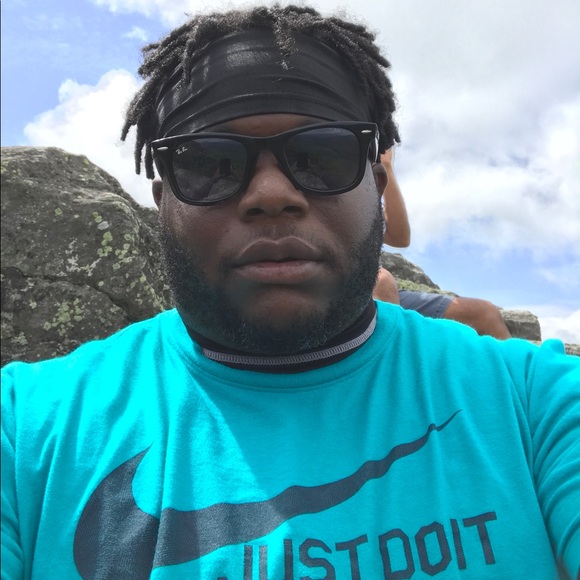 Profile Picture of David Mathis (@dmath519) on Poshmark