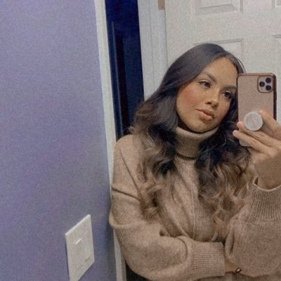 Profile Picture of 𝓔𝓭𝓲𝓽𝓱 ♛ (@_eesparza) on Twitter