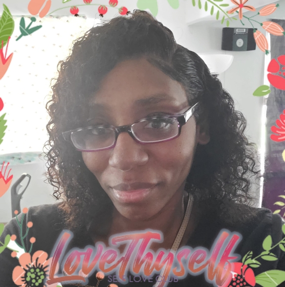 Profile Picture of Michelle Bledsoe (@dimptress1) on Poshmark