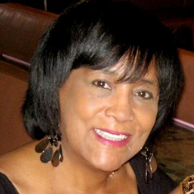 Profile Picture of Cynthia Lawson (@2chicdesigns) on Twitter