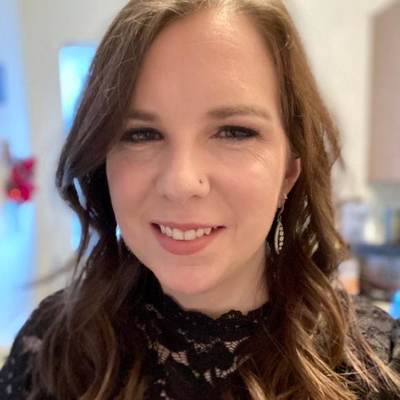 Profile Picture of Julia Donnelly (@jdonnellster) on Poshmark
