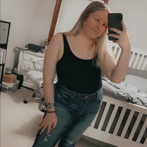 Profile Picture of Alexis Cichello (@alexiskeli) on Poshmark