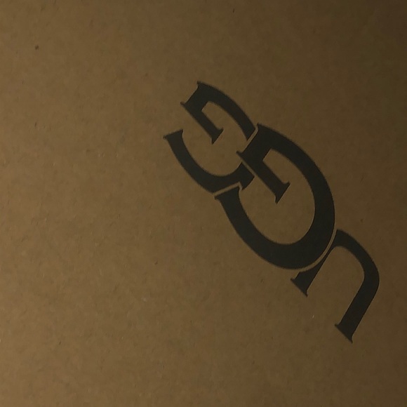 Profile Picture of Damien Hernandez (@damienuser1) on Poshmark