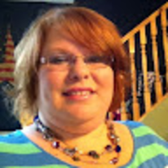Profile Picture of April Wireman (@april_wireman) on Poshmark