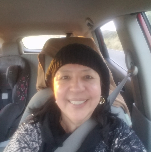 Profile Picture of Lillian Leon (@ilangael) on Poshmark