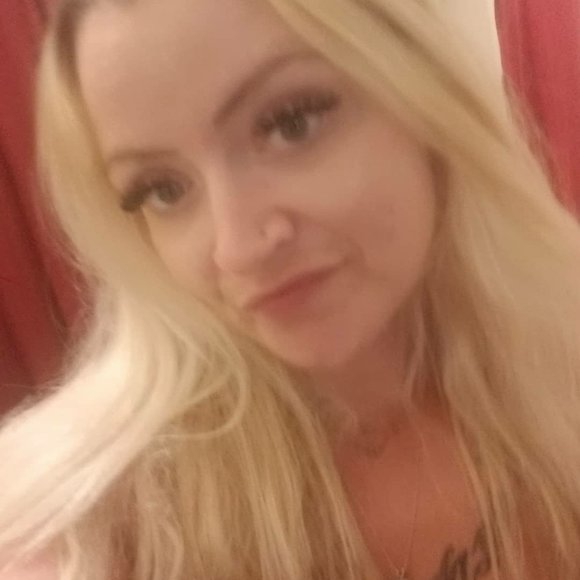 Profile Picture of Cassandra Strong (@cassandrastrong) on Poshmark