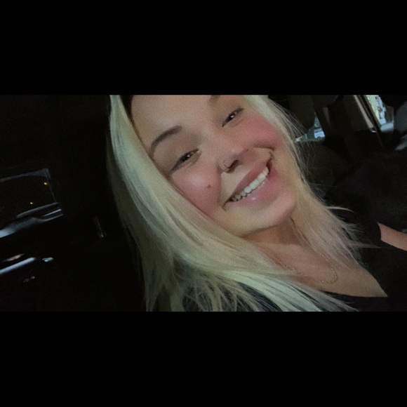 Profile Picture of Cynthia Rassett (@cindyburr27) on Poshmark