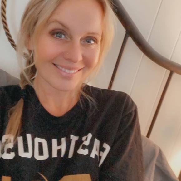 Profile Picture of Heidi Larsen (@hvlarsen5) on Poshmark