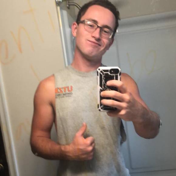 Profile Picture of Andrew Utz (@hongkongu10) on Poshmark