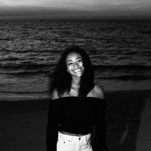 Profile Picture of Jada De vincent-day (@jndevincent) on Poshmark