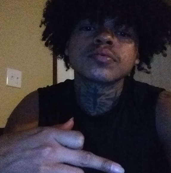 Profile Picture of Salinas Joshua (@joshuasalinas58) on Poshmark