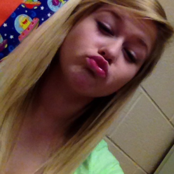 Profile Picture of Kimberly Powers (@homie47) on Poshmark