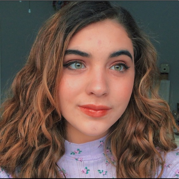 Profile Picture of Natalie Sciallo (@natmariescloset) on Poshmark