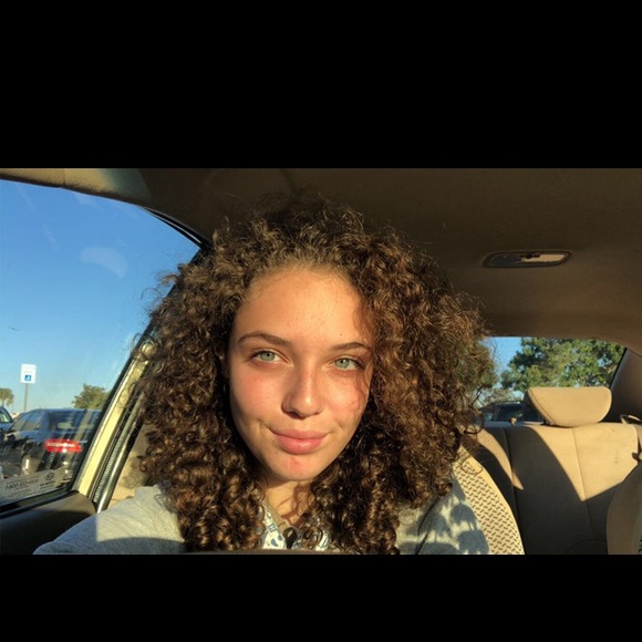 Profile Picture of Lucia Hoyt-torres (@luciagrace11) on Poshmark