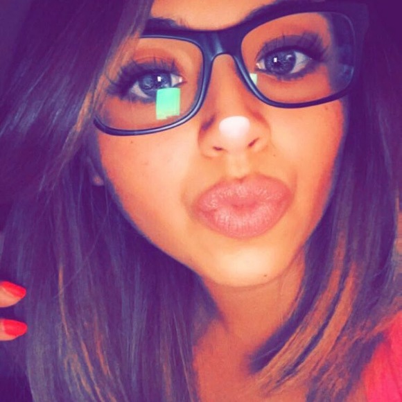 Profile Picture of Karla Avila (@karlaavila421) on Poshmark