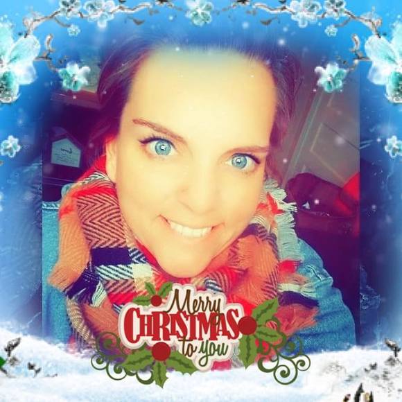 Profile Picture of Joni Mercer (@jonilmercer) on Poshmark