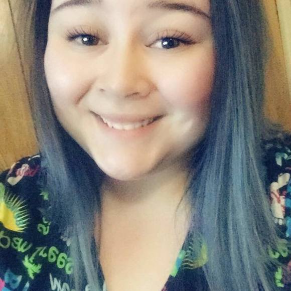 Profile Picture of Dezaree Renshaw (@lovenemotion) on Poshmark