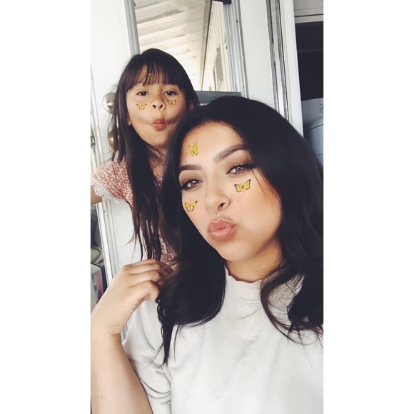 Profile Picture of Valeria Olvera (@valeriaolver918) on Poshmark