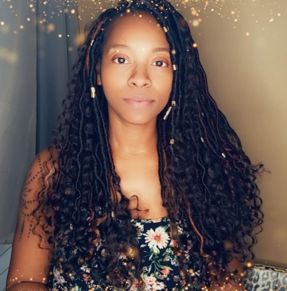 Profile Picture of Julia Guenzler (@juliaroz) on Poshmark