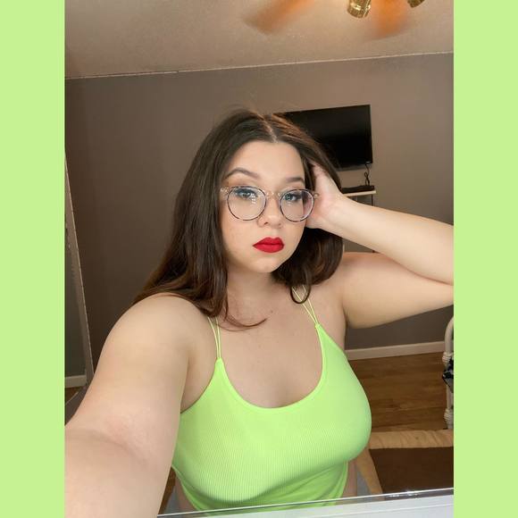 Profile Picture of Shelly Alvarado (@shellyalvara393) on Poshmark