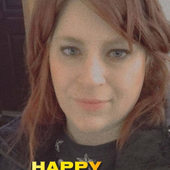 Profile Picture of Jamie Siebenborn (@cupcakes1721) on Poshmark