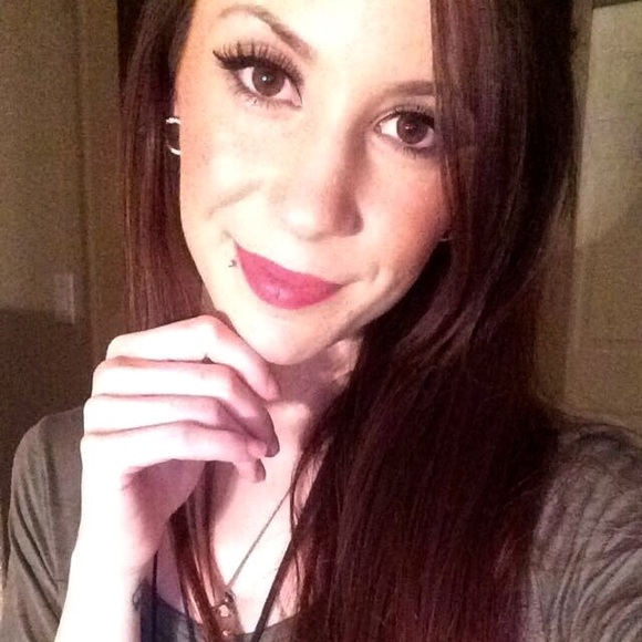 Profile Picture of Chrisanna Ennis (@chrisannalynn) on Poshmark