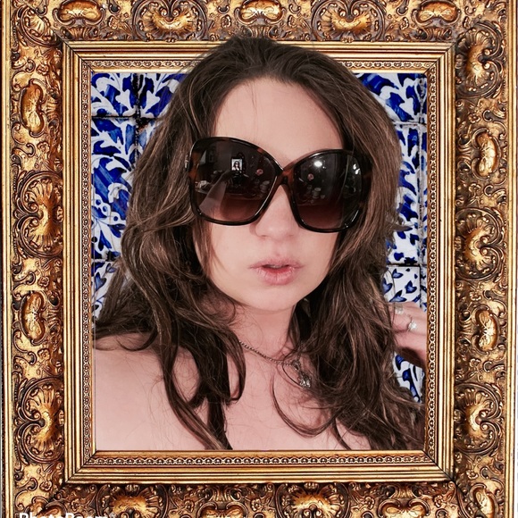 Profile Picture of Izzy Delphi (@izzys_world) on Poshmark