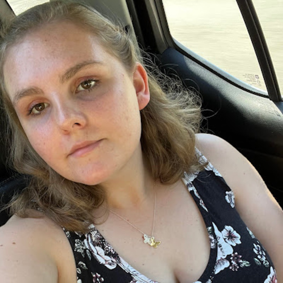 Profile Picture of Addison Arnold (@addiarn2004) on Poshmark