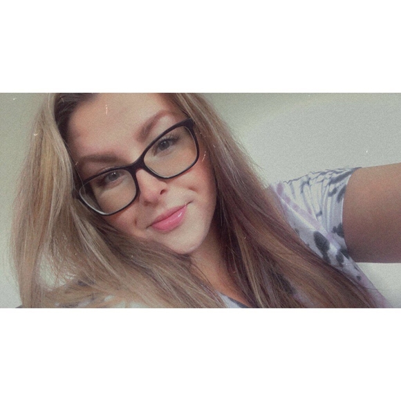 Profile Picture of Shelby Chown (@shelbychown) on Poshmark