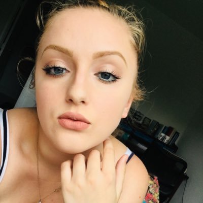 Profile Picture of Amanda Coffey (@mandy_maey) on Twitter