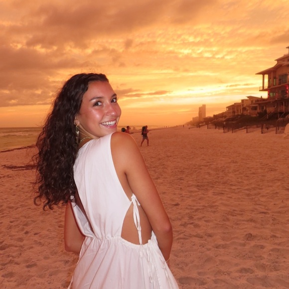 Profile Picture of Hollace Hubbard (@h_hubb) on Poshmark