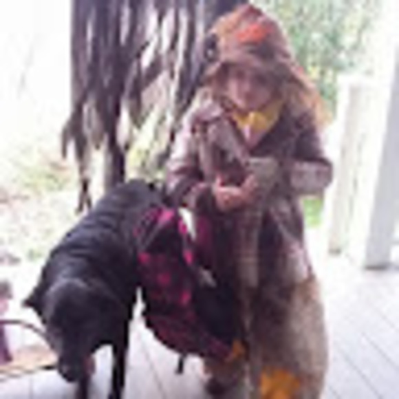 Profile Picture of Christina Element (@christinaelemen) on Poshmark