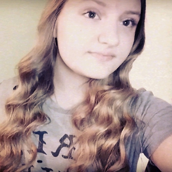 Profile Picture of Lily Roberts (@lilyroberts1) on Poshmark