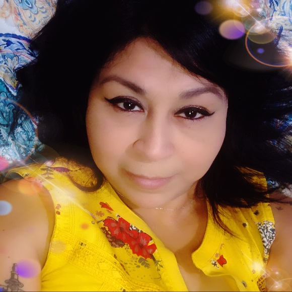 Profile Picture of Sylvia Cantu (@sylviacan66) on Poshmark