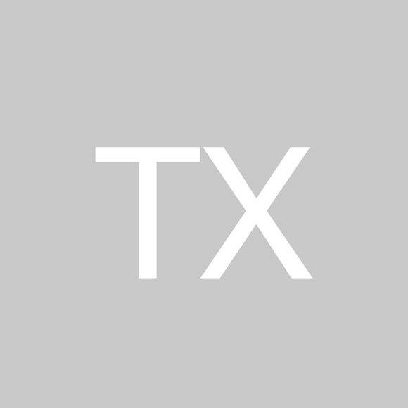 Profile Picture of Tia Xiong (@tiaxiong) on Poshmark