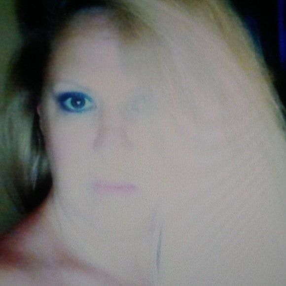 Profile Picture of Georgina Harwin (@lucyluvin) on Poshmark