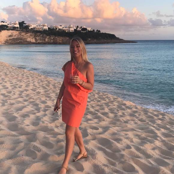 Profile Picture of Helen Parzick (@helenparzzz) on Poshmark