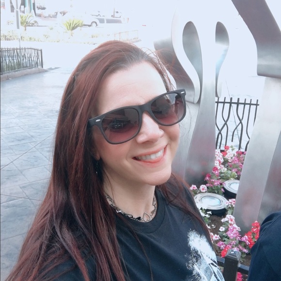 Profile Picture of Michele Riddle (@dodgegirl6) on Poshmark